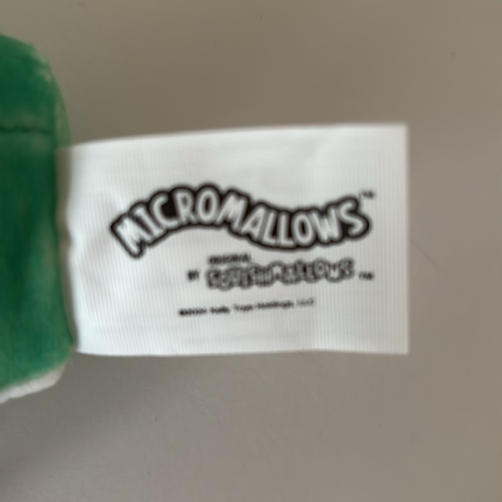 Dulce the Peppermint Micromallow - Picture 7 of 7